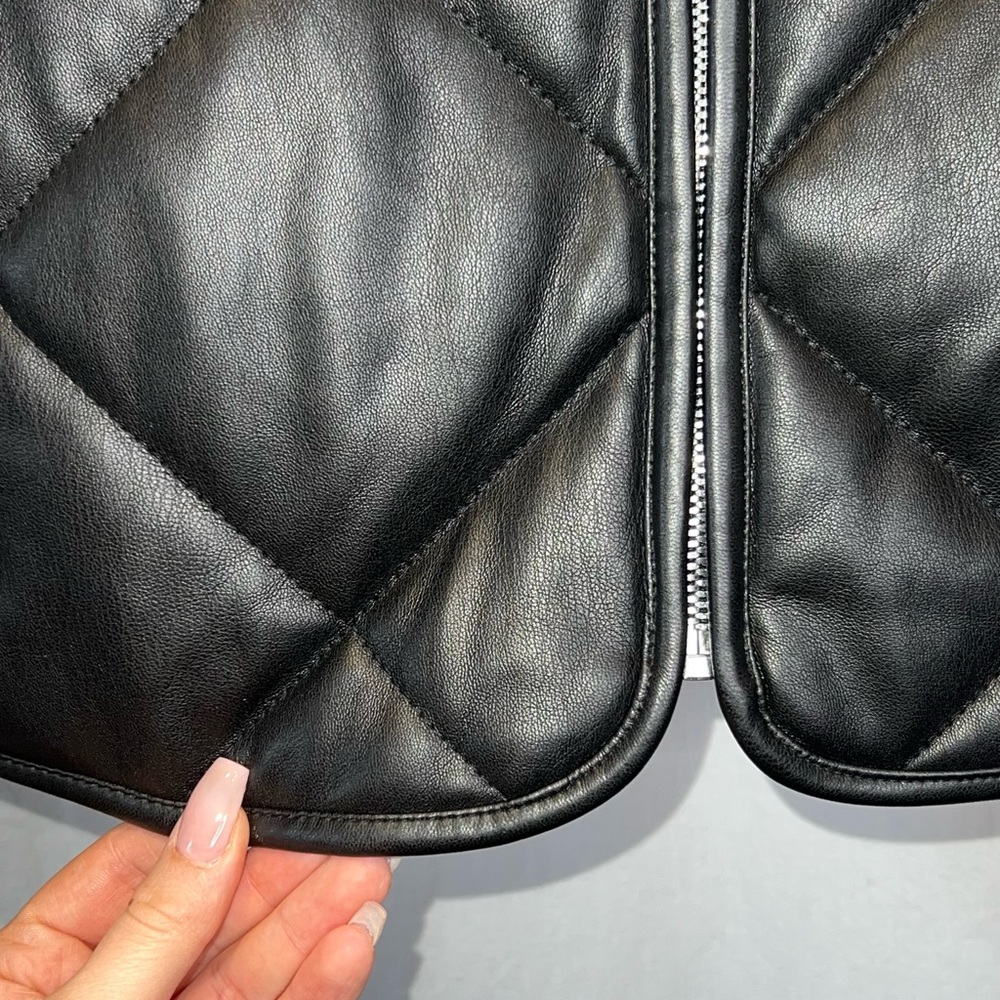 Black Mango Quilted leather vest with pockets and side slits - Picture 8 of 14
